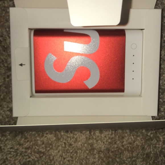 Supreme ss 18 mophie encore 10k - Picture 3 of 4